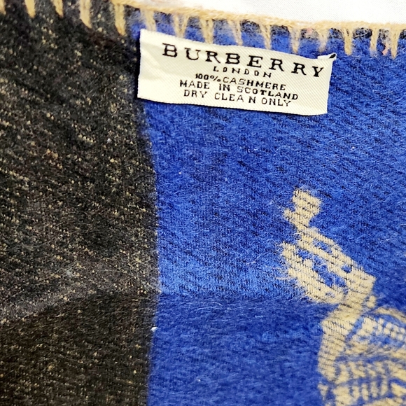 BURBERRY 100% CASHMERE SCARF - Picture 4 of 7